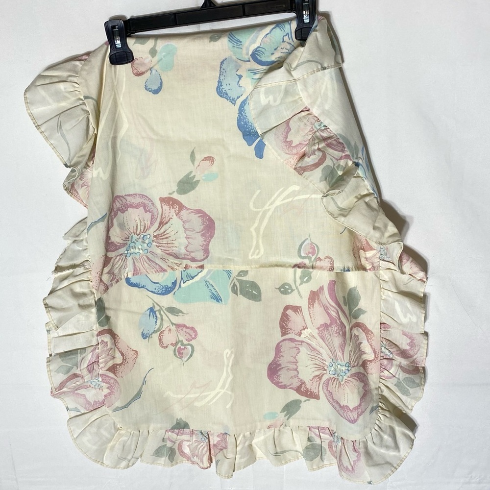 5/$35 Vintage Floral and Striped Ruffled Pillowcases Lot x4 - Picture 4 of 16